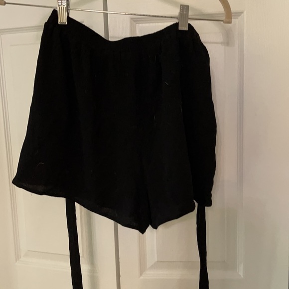 Wide Leg Shorts - Picture 3 of 3